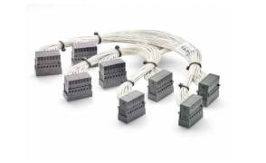 TE推出行业首款直角电缆背板连接器 为系统架构提供了新的选项