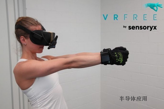 在虚拟世界里弹钢琴，操控灵活的 VR 手套